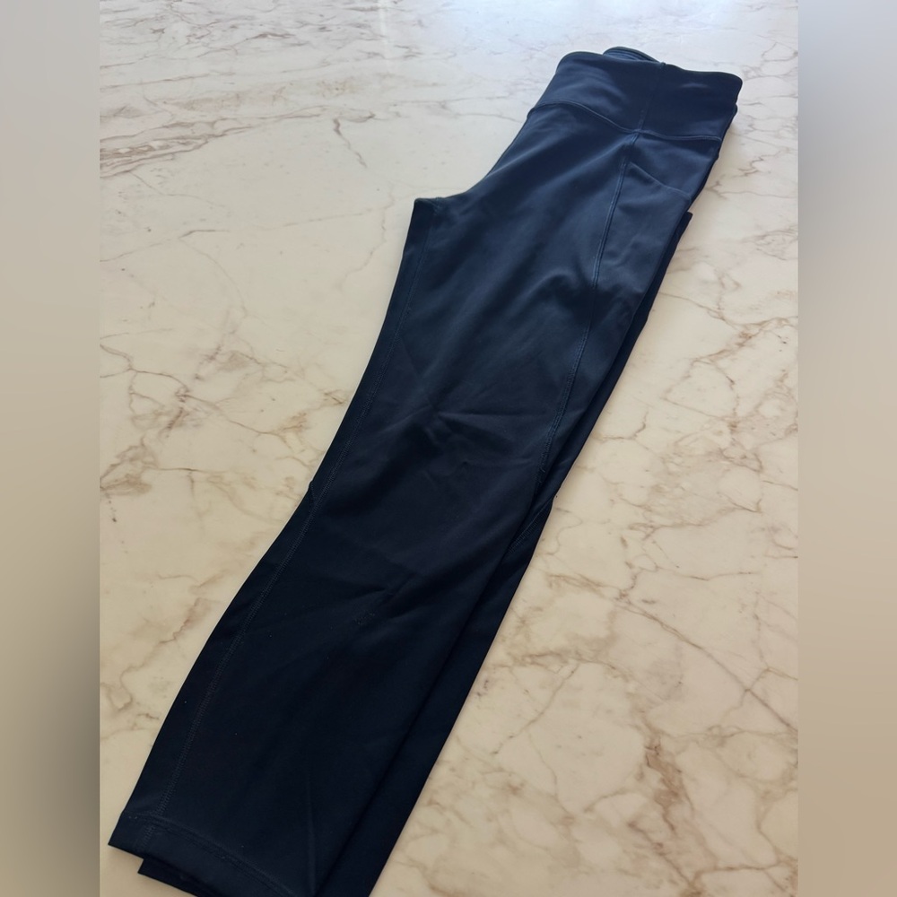 Lululemon Align High-Rise 25” leggings with pockets, Navy, Size 8. Very lt wear.